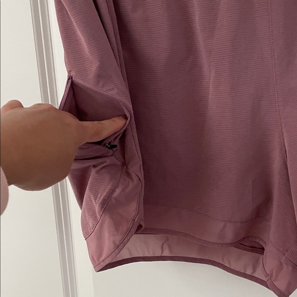 Athleta Mesh Racer Run Mid Rise 4 Short - Picture 4 of 5